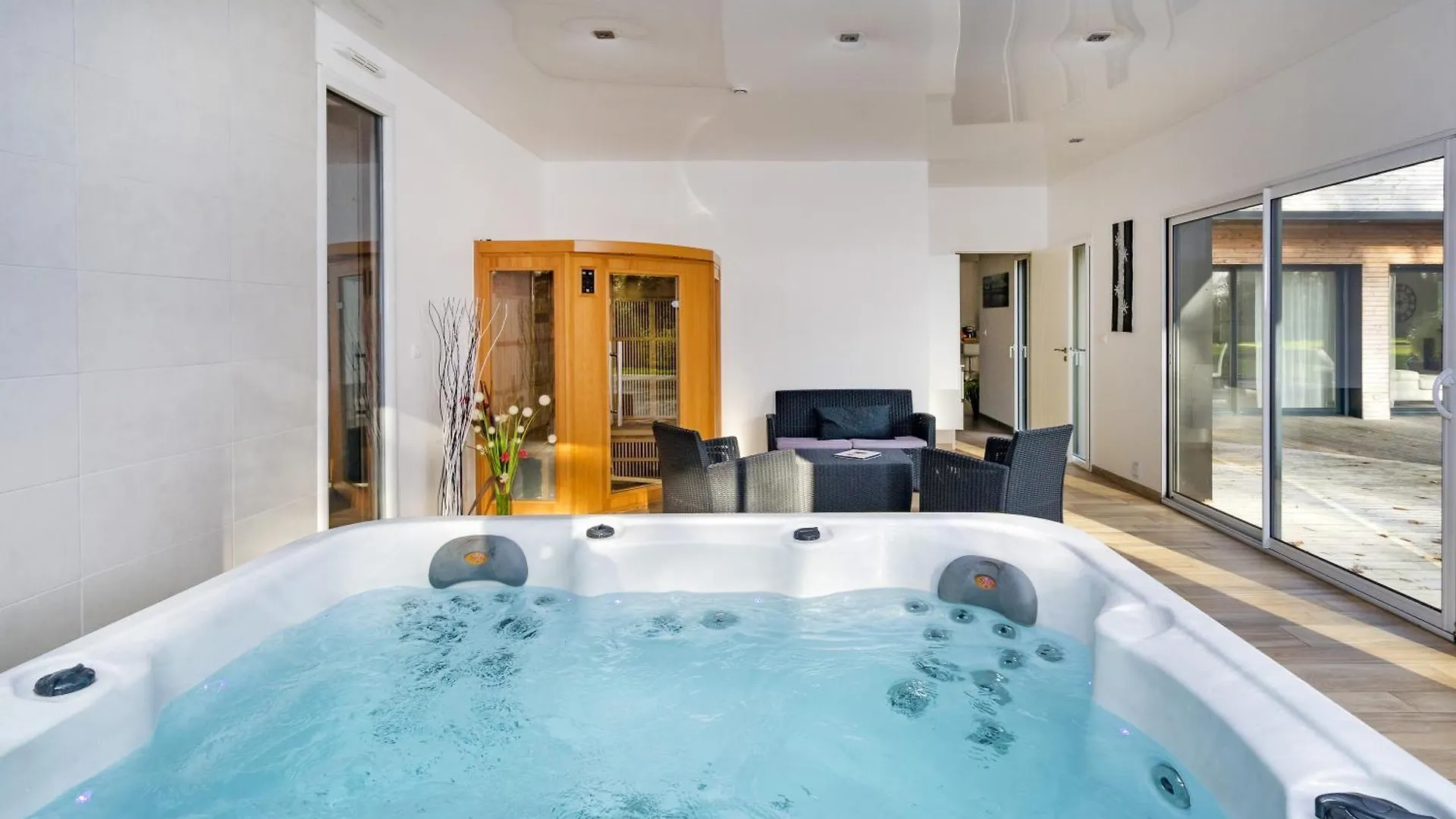 La Villa Des Legendes Piscine Spa Sizun